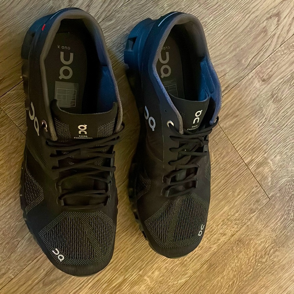 New without box worn once around the house.